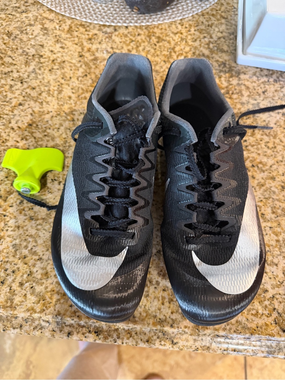 Nike Black and Silver Women's Athletic Track and Field Running Shoes!